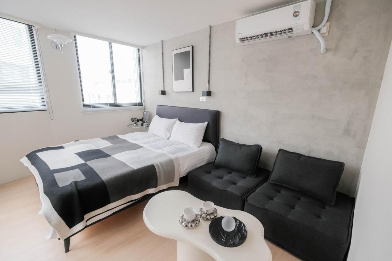 Apartamento 七七漫旅 Seven77 Tainan Exterior foto