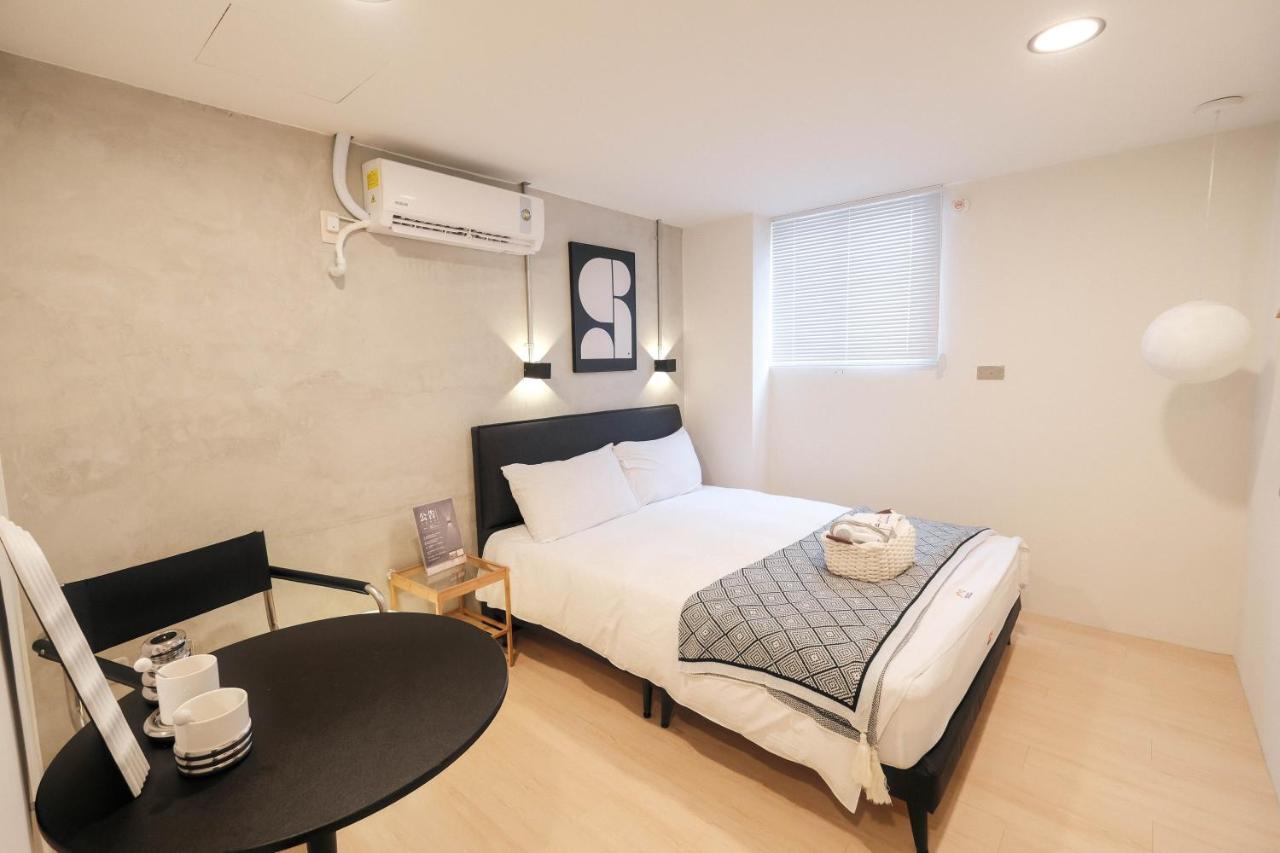 Apartamento 七七漫旅 Seven77 Tainan Exterior foto