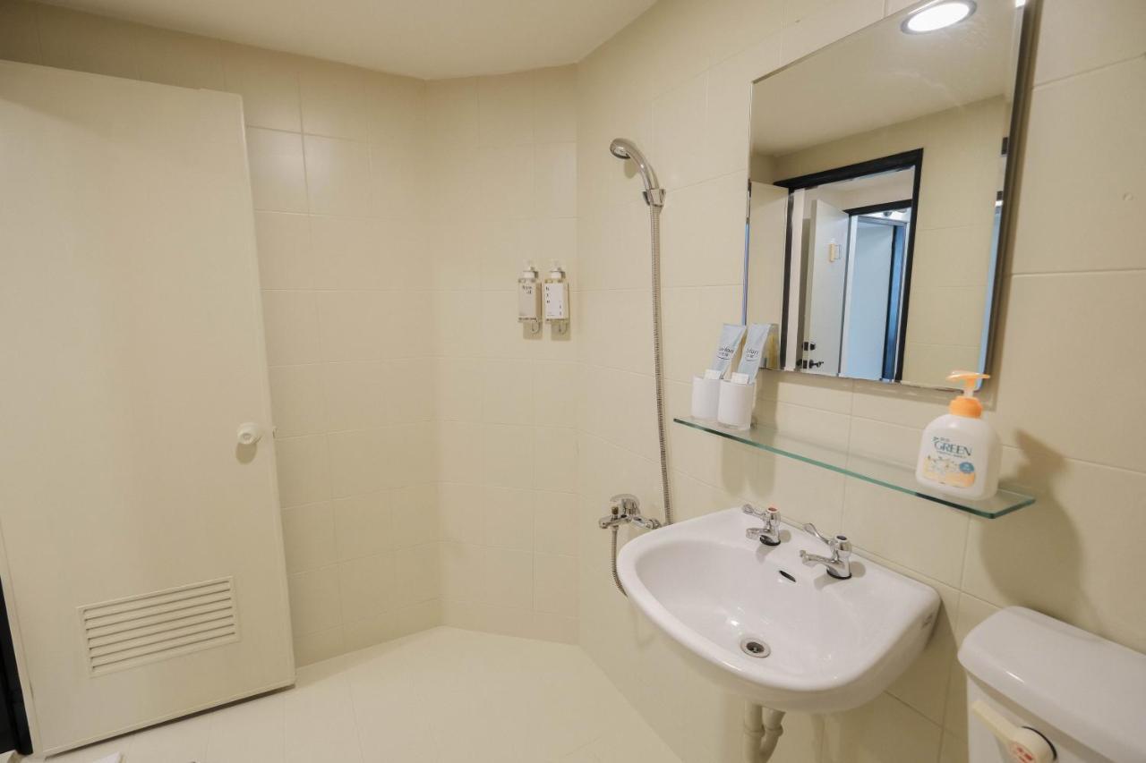 Apartamento 七七漫旅 Seven77 Tainan Exterior foto