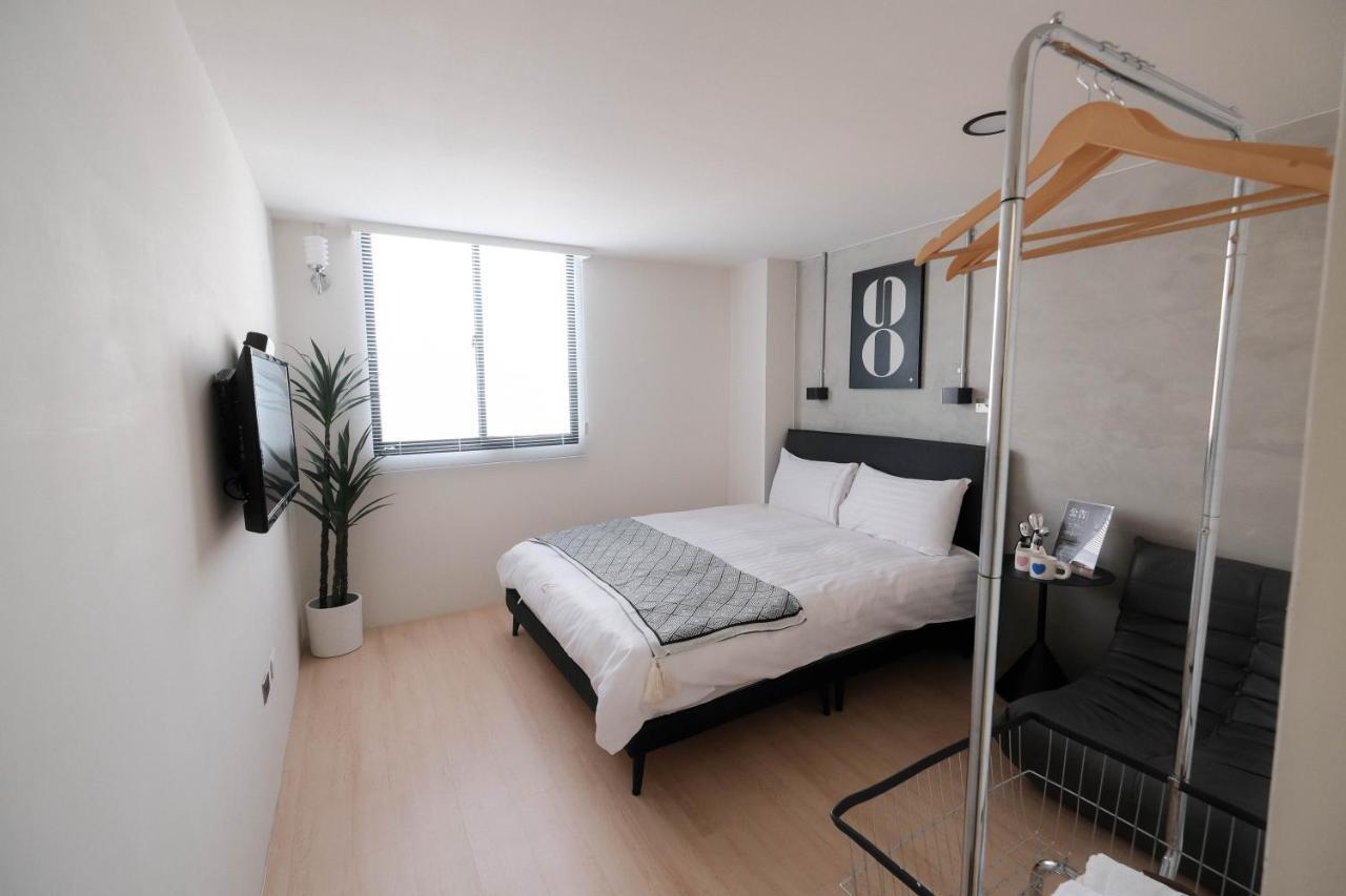 Apartamento 七七漫旅 Seven77 Tainan Exterior foto